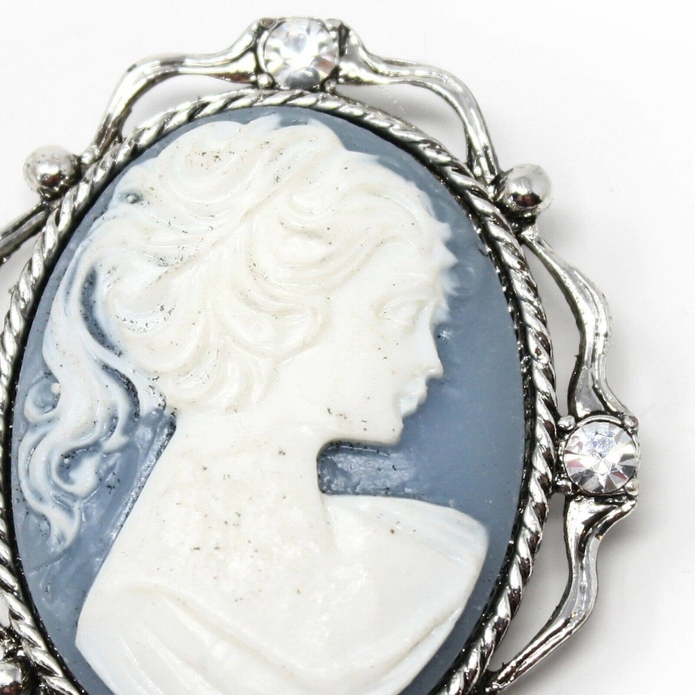 Vintage 1980s New Old Store Stock Blue and White 2" Cameo Pin Brooch - Hey Viv - Picture 2 of 4